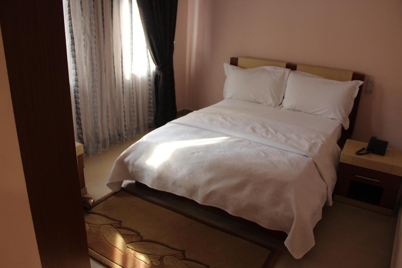 Hotel Piemonte Tirana Extérieur photo